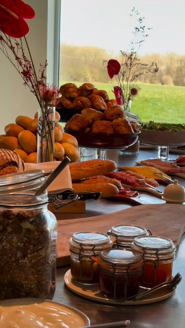 When you’re already full but it’s a brunch …
More info via bookings@maisonoscar.be or via link in bio.