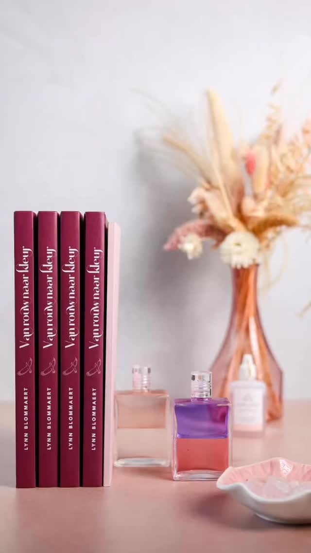 Sorry ma hoe schoon zijn deze beelden van de productshoot van @tinedelanghe @digitaltalesbe met de achtergronden van @pixlyshop 😭😭😭🫶🏻🫶🏻🫶🏻
Give her some love 💘
Ohja en… wil jij dit boek ook? Link in bioooooo😘
#energetischetherapie
#kleurentherapie
#boekuitgeven