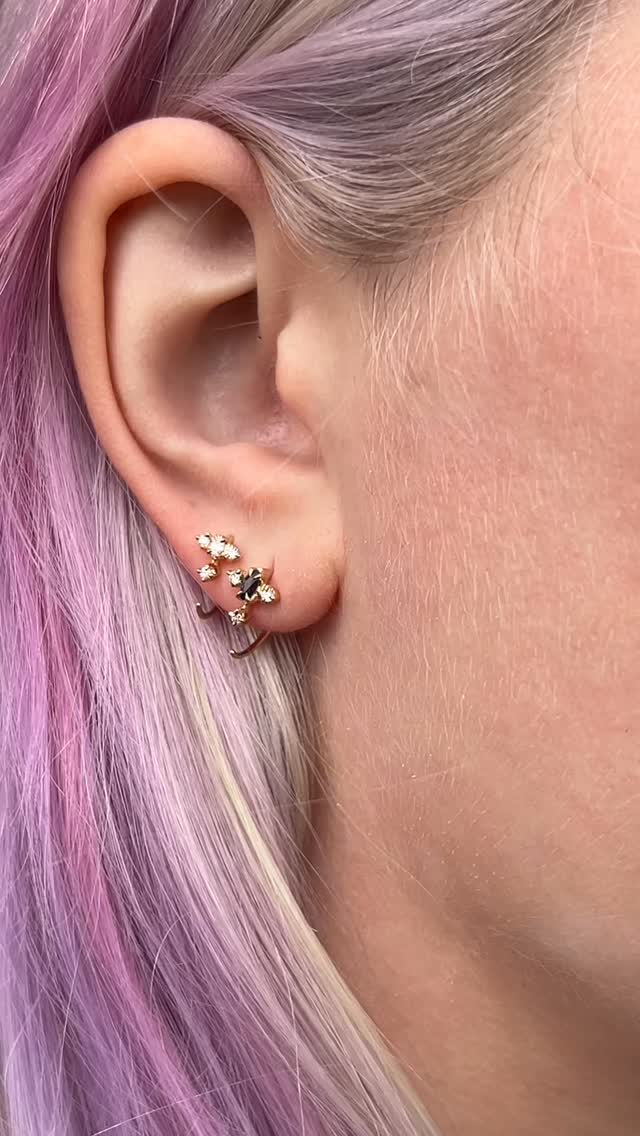 Delicate Dohee ✨💖 Beautiful layered hoops to freshen up your ear game for Spring!🌱🌷🌼
#artisianjewelry #jotd #jewelrylover #noboringjewelry #gemlove