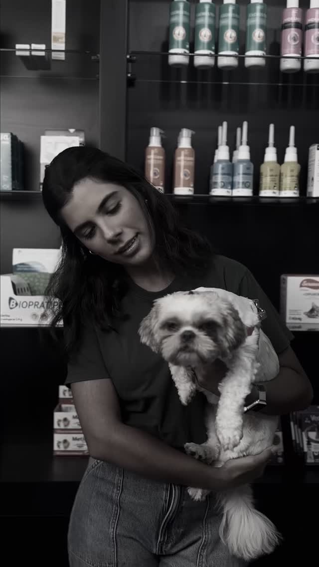 Cansado de ver seu pet se coçando sem parar?
Muitas vezes, aquele “lambe-lambe” nas patas ou a coceira insistente nas orelhas não é apenas sujeira. Problemas de pele são complexos e podem ter origem alimentar, hormonal ou até ambiental.
Usar qualquer shampoo não resolve a causa. Na Auma Pet, nossos especialistas em dermatologia investigam a fundo para encontrar a solução real e acabar com o desconforto e as feridas.
📲 Clique no link da bio e agende uma consulta pelo WhatsApp!
#AumaPet #DermatoPet #SaudeDaPele #VeterinariaEspecializada #coceirapet