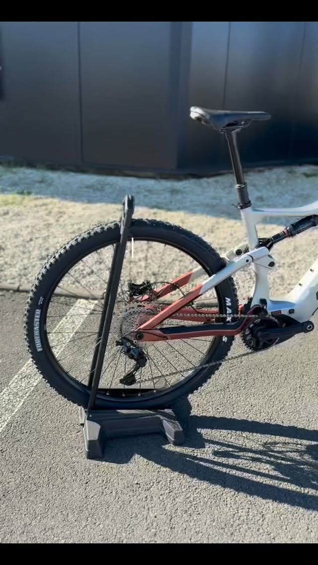 FR 🇫🇷 / NL 🇳🇱
Le nouveau moteur Bosch CX (100 Nm) associé à la gigantesque batterie de 800 Wh, il est prêt à relever tous les défis sur les sentiers.
https://www.vandammecycling.com/product-page/bh-ilynx-nx-trail-7-9-2026
De nieuwe Bosch CX-motor (100 Nm) in combinatie met de enorme 800 Wh-batterij is klaar om elke uitdaging op de trails aan te gaan.
https://www.vandammecycling.com/product-page/bh-ilynx-nx-trail-7-9-2026