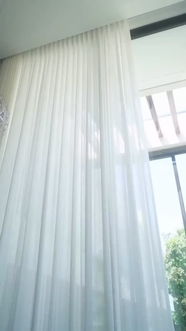 🌿✨ CORTINA DE TECIDO MOTORIZADA: Tecnologia que transforma seu ambiente ✨🌿
Imagine controlar a entrada de luz da sua casa com apenas um toque…
Sem esforço, sem cordas aparentes, sem perder a elegância.
A cortina de tecido motorizada une sofisticação, conforto e inovação.
Ideal para salas com pé-direito alto, quartos, varandas e projetos modernos.
✔️ Acionamento por controle remoto, interruptor ou automação
✔️ Funcionamento silencioso
✔️ Acabamento impecável
✔️ Mais segurança (sem correntes expostas)
✔️ Valorização do ambiente
Além de funcional, ela é um verdadeiro elemento de decoração — com tecidos leves, encorpados, blackout ou translúcidos, tudo sob medida para o seu projeto.
✨ Conforto visual
✨ Praticidade no dia a dia
✨ Design contemporâneo
Invista em tecnologia e eleve o padrão da sua casa.
📍 Atendemos todo Brasil
📲 Solicite seu orçamento
#CortinasMotorizadasSP
#CortinaMotorizadaSP
#CortinasEmSãoPaulo
#CortinasSP
#LojaDeCortinasSP
CortinasSobMedidaSP
DecoraçãoSP
AutomaçãoResidencialSP
ArquiteturaSP
DesignDeInterioresSP
AltoPadrãoSP
CortinasZonaSulSP
CortinasZonaLesteSP
CortinasZonaNorteSP
CortinasZonaOesteSP