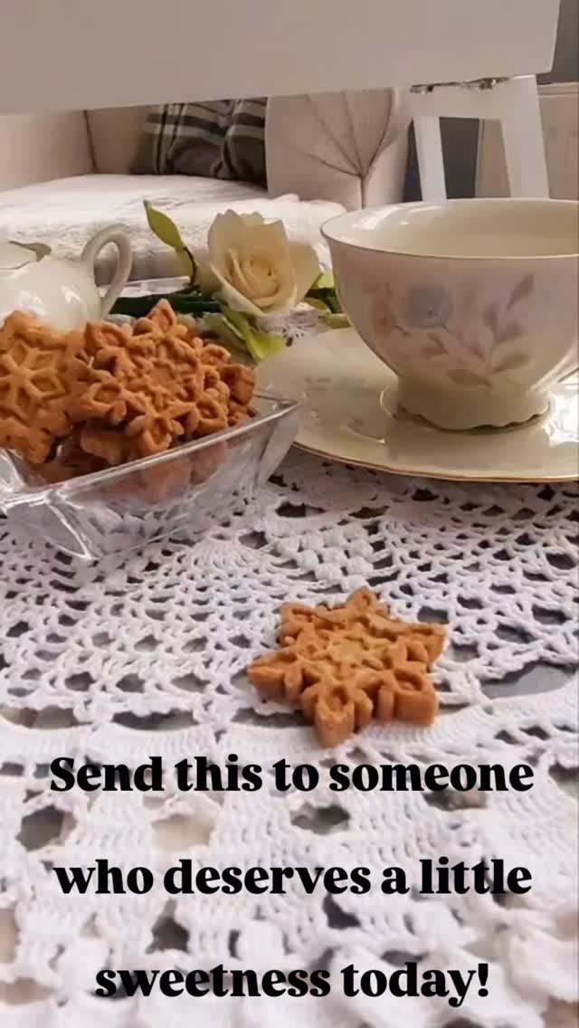 Send this to someone who deserves a little sweetness today 💛
Every biscuit, every gingerbread house can be made just for them; their name, a special message, a tiny detail that shows you care. It’s more than a treat; it’s a moment of thoughtfulness, a little piece of joy baked with love.
Because the smallest gestures often mean the most. ✨
#HandcraftedWithLove #PersonalisedTreats #Ricciarelli #Cantucci #ThoughtfulGifts