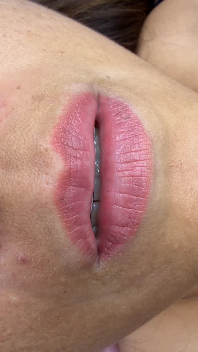 💁♀️#liptattoo color change for annual touch up from pink to Coral Pink after they heals !!! #tattooedlips #wellingtoncosmetictattoo #tattooedlips #wellington