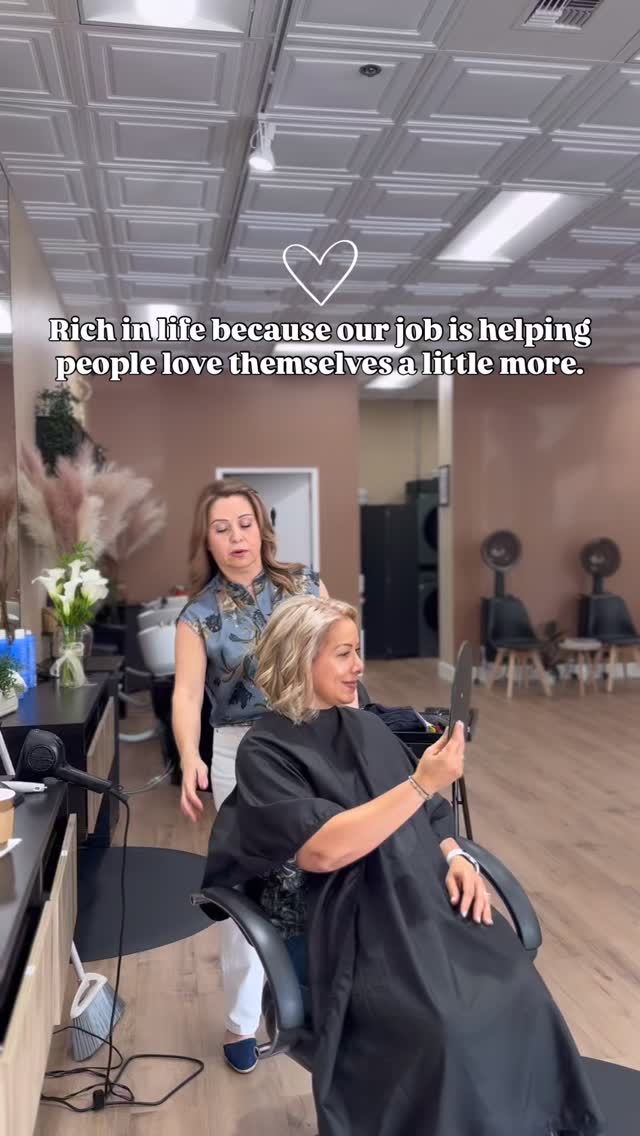 The best job, actually. 😉 ✨❤️
.
.
.
.
.
#artehairstudio #rentonwa #bellevuewa #pnwhairstylist #seattlesalon