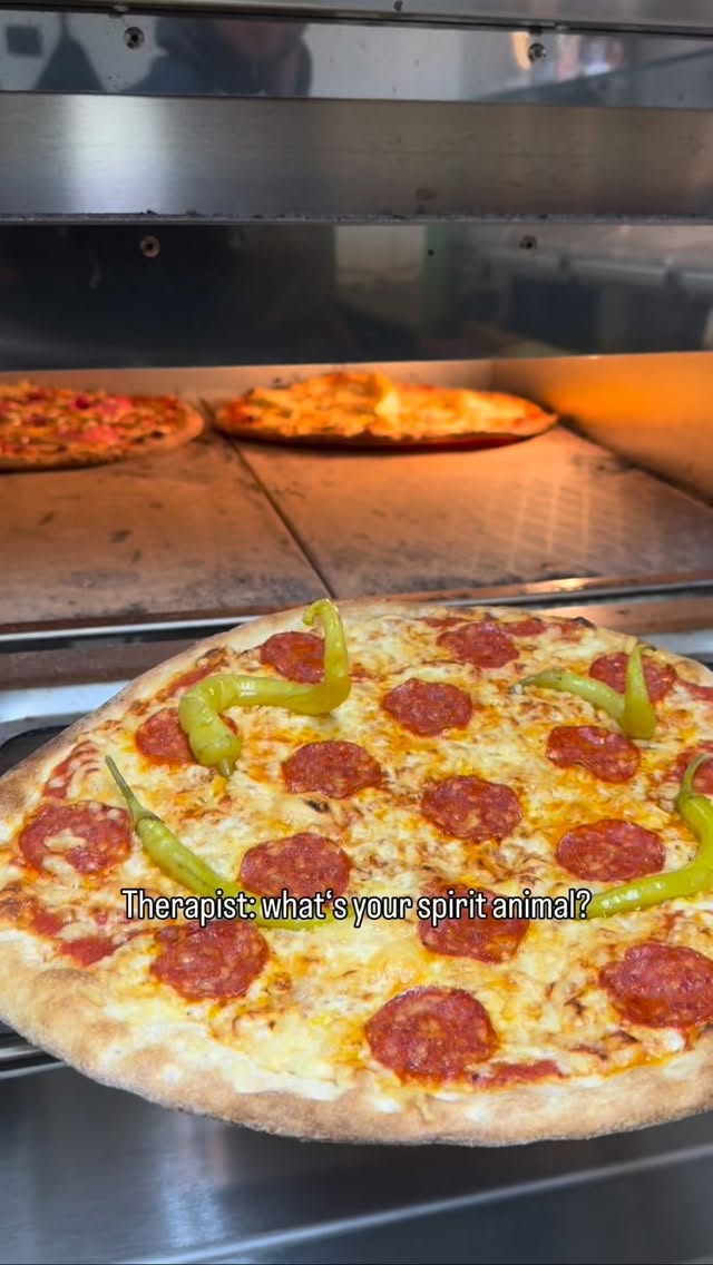 Wir so - und welches ist deins? 😉
Lass ein „❤️“ da, folge uns und komm‘ uns an einem unserer
Standorte persönlich besuchen!
HOHENFURCH | HOFSTETTEN | LUDENHAUSEN | WESSOBRUNN | FORST | APFELDORF
#pizzapoesie #pizza #foodtruck #spiritanimal #seelion