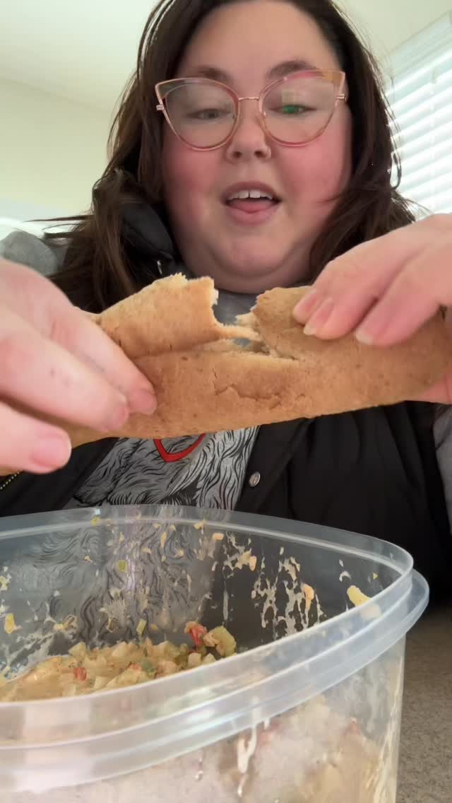 This is one of the best breads I have tried since having celiac disease! It truly made me feel like I wasnโt missing out on anything! And I almost didnโt grab it lol ๏ฟผ๐คฆ๐ฝโโ๏ธ @glutenfree.figapp #figpartner #celiacsafe #celiactiktok #celiacdisease