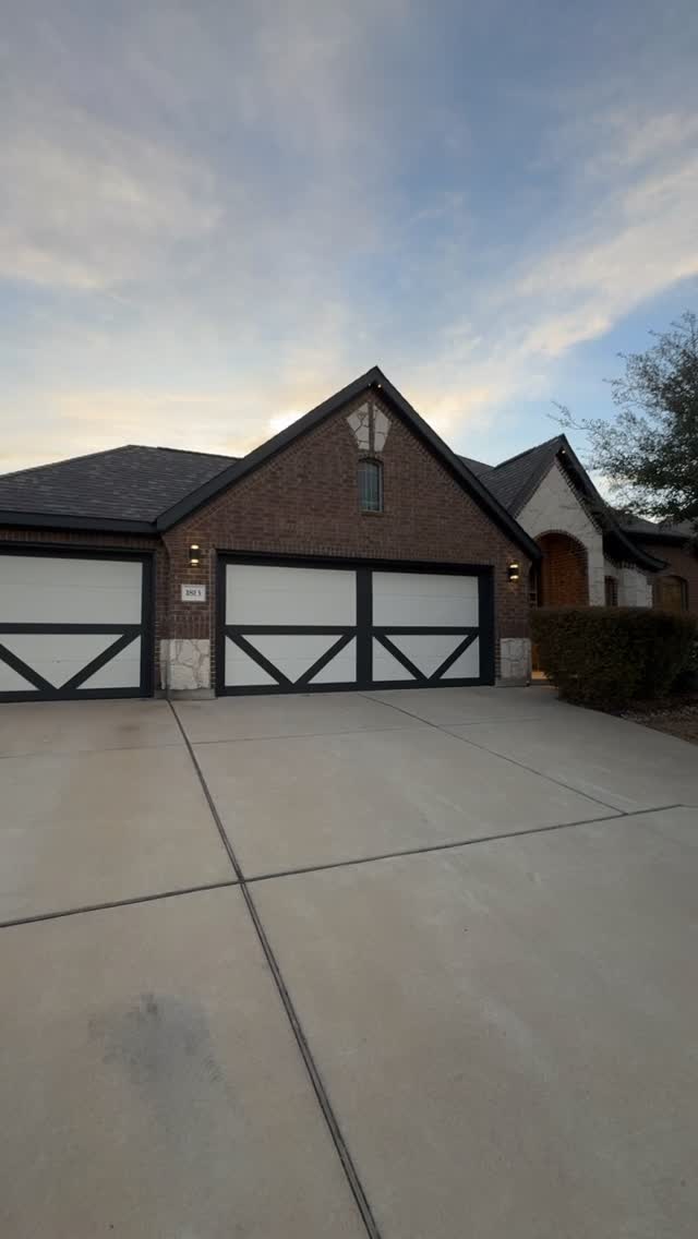 Final walkthrough! I’m so excited for my clients who are moving to the Austin area tomorrow. They will start the new chapter in their lives in a beautiful home. 🏡☀️💚
#relocation #realtorlife #crosscountrymove #newlifechapter #newjob
#buyersagent
#RealEstateLife
#AgentOnTheGo
#BusyAgent #TexasRealEstate
#germanrealtorinaustin #bhhstxrealty #soldbysabine #sabinemccallahomes
#AustinAreaHome #HomeSelling #homebuying
#RealEstateGoals #HustleAndHeart
#ClientFocused #MakingMoves