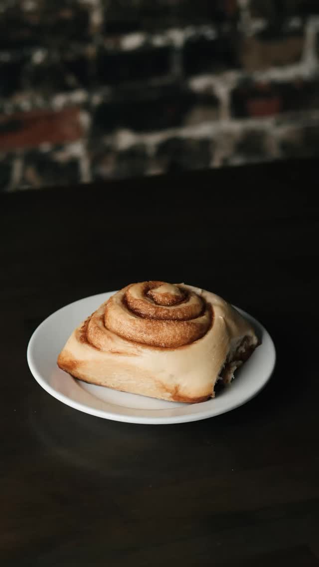 This should probably be illegal before 8amā¦
Whenās the last time you indulged in our fresh-baked cinnamon roll?
#cinnamonroll #coffeeshop #freshbaked