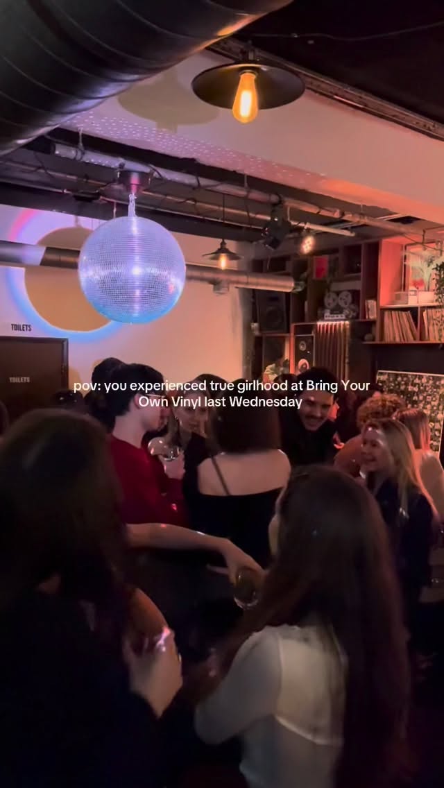 thank you to the girl that bought the Gracie vinyl last Wednesday 💿
📍 Bring Your Own Vinyl by Majoris Music @Cafe_1001
#vinyl #gracieabrams #bringyourownvinyl #london #shoreditch