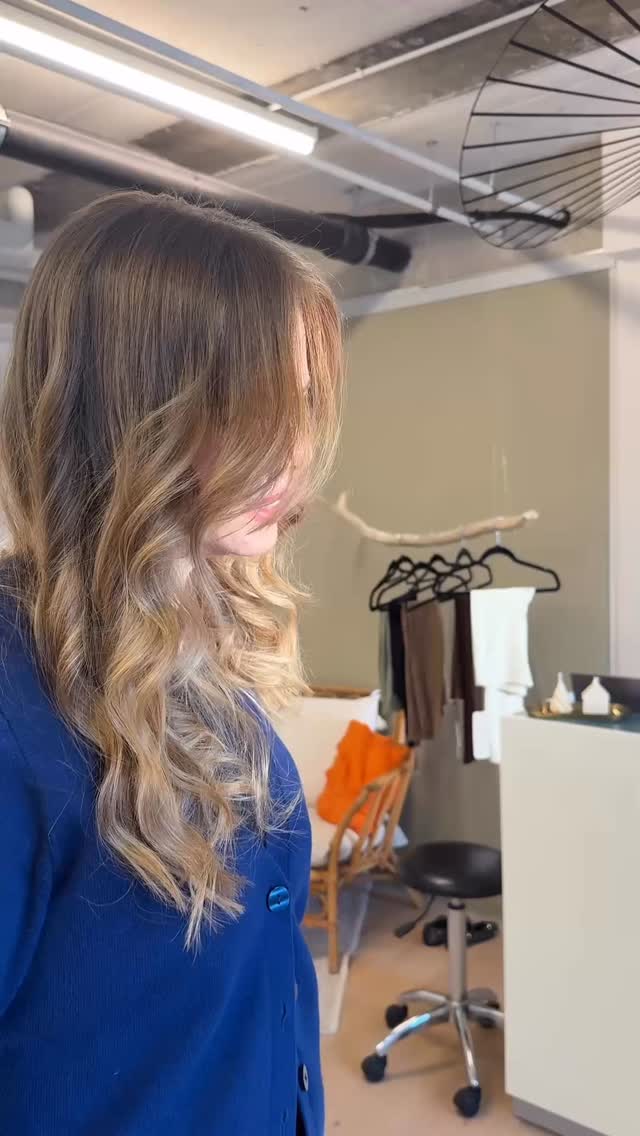 Bei Zuma Hair werden nicht nur die Haare gepflegt und gestylt du bekommst auch eine ausgelassenes Sortiment an tollen Produkten.
Wie zb. @originalmineralswitzerland @dook_soap
Oder Handmade Schmuck bei Marijana😉