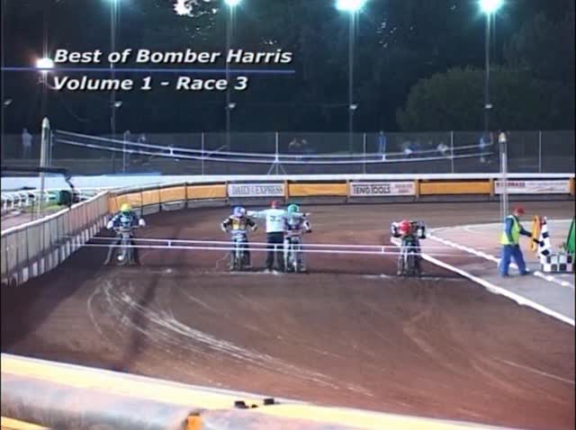 #ThrowbackThursday
Coventry 🐝 v Poole 🏴☠️
Heat 13 | 30/07/2007
Missed the gate (again)… but that just made it more interesting.
Boyce first.
Nicholls next.
Hans @hansi_andersen on the last lap — round the outside, turn two.
They didn’t call me the Brandon Bomber for nothing🔥💣
Clean Cut Sports ©️
#ThrowBackThursdayMemories #chrisbomberharris #chrisharris #speedway brandonbomber