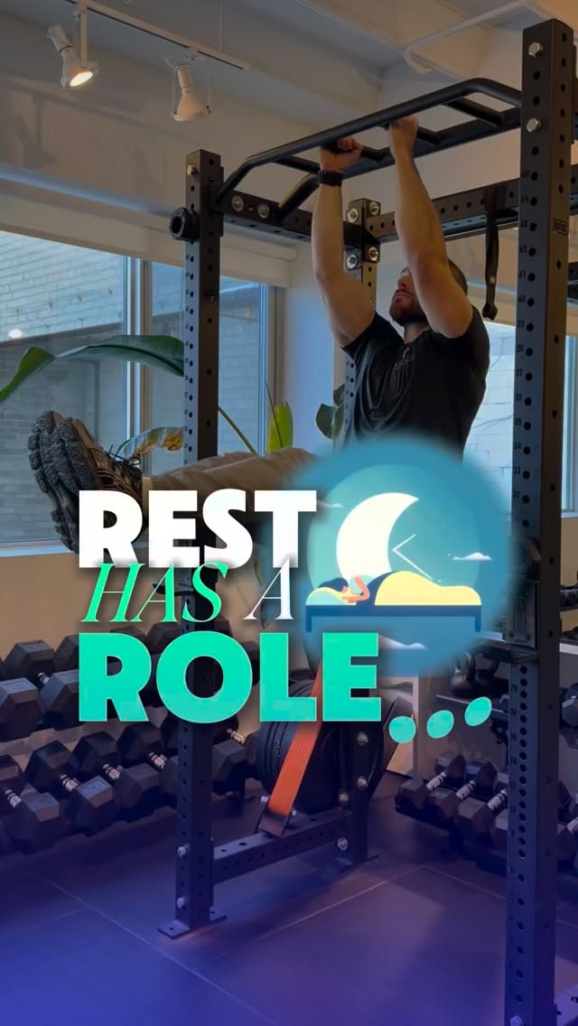 Rest has a role — but it’s not the solution.
Injuries improve when tissues are progressively loaded and capacity is rebuilt over time.
That’s how the body adapts, heals, and becomes more resilient.
Avoiding movement might reduce symptoms temporarily, but it rarely solves the problem long term.
Real rehab builds tolerance, strength, and confidence in the positions that once caused pain.
