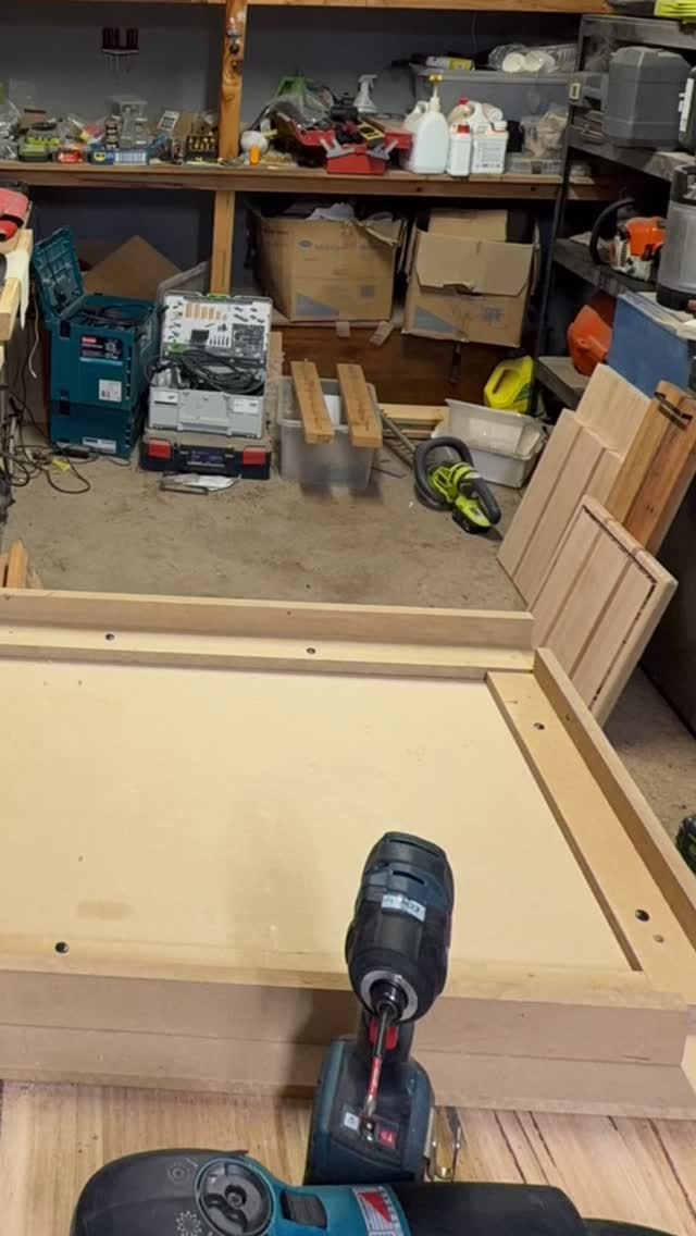 Finishing off some custom order boards with juice groove love how the oil makes the shine 👌
.
.
#choppingboard #brisket #brisketmafia #juicegroove #carving