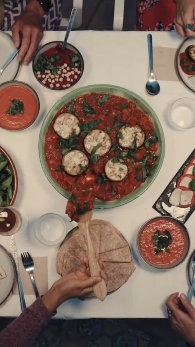 Lass uns zusammen Erinnerungen schaffen.
Uns gegenseitig inspirieren.
Zusammen lachen.
Zusammen traurig sein.
Uns gegenseitig Halt geben.
Hier.
#yogaretreatteneriffa #selfcare #Frauenretreat #yogaretreat #yogameditation