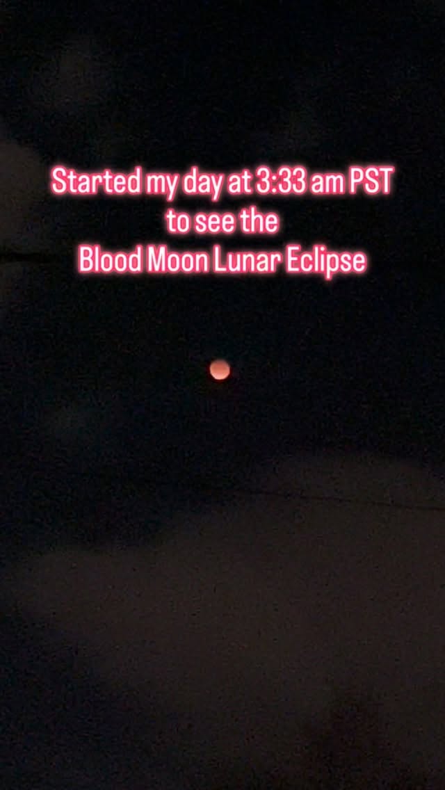 In case you didn’t know, I’m absolutely obsessed with the Moon!🌕 Did you catch it? It was magical 🪄✨☄️
#snarkysweetcakechick #snarkysweetedibleswag
#edibleimages