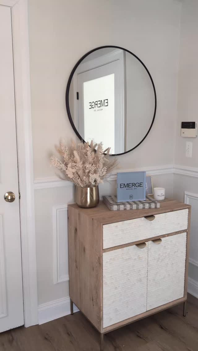 Sneak peek at the new @_emergemedspa space ✨
Bright. Airy. Calm.
(Yes, I said “obsessed” more than once 😂)
Dr. Kling + her team (Cynthia & Alisan) are the absolute best — warm, welcoming, and so knowledgeable.
Excited to keep sharing my scalp progress soon 👀
If you’re in NJ, go see them in Glen Ridge and mention Embroidery Babes. You’re in great hands.
#GlenRockNJ #GlenRockMoms #medspanj #hairlosstreatment