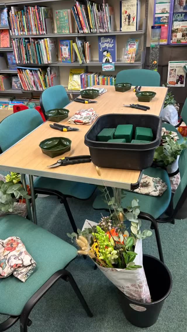 Today has been spent delivering a floral arrangement workshop at North Ferriby library with six lovely ladies. Lots of compliments from people visiting the library and 6 different arrangements made #florist #positivevibes #flowers #floristry #positivementalhealth