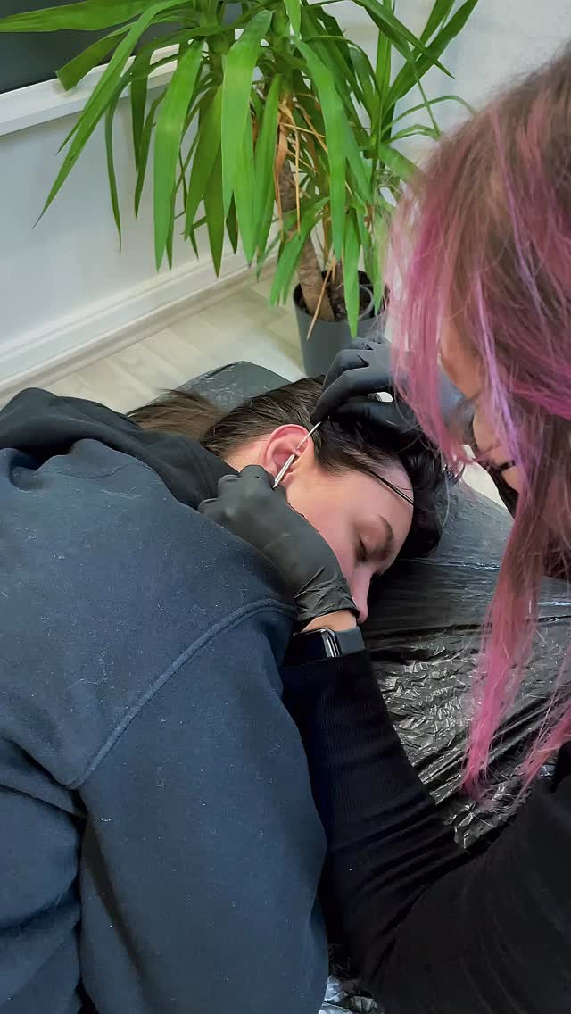 We trust @inked.andreack ’s expertise to the point that also our team gets pierced by her😉.
TERMINE:
📥 Instagram DMs
📱 +49 0511 4885681
✉️ info@hautdesign-tattoo.de
-
🗣️Kostenlose Beratung
#HautdesignTattoo ist Mitglied des @dot_e.v
#hannover #langenhagen #piercerin #piercing