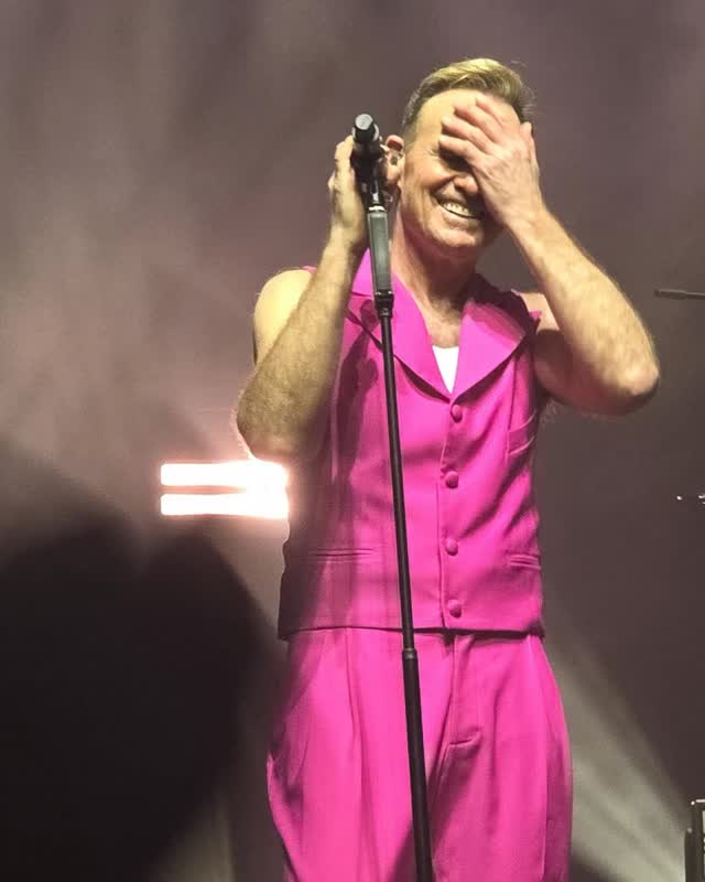 Recently, I sat down for a chat with @jdonofficial… and it wasn’t what I was expecting.
Often, artists have a whole bunch of interviews lined up the same morning, you get a 15 minute slot, and if you’re not very careful, it can be small talk.
Jason wasn’t like that at all. He was honest and interesting and we naturally got chatting about the big stuff… what it’s really like to entertain, what it was like being at the centre of a “perfect storm’ when his career skyrocketed, and what really matters… family, love… (and for me, roast potatoes! 😂)
Jason is on tour at the moment. He’s at @westlandsentertainment tomorrow and there are only a handful of last tickets left.
You can hear my conversation with him on besomerset.com now. @besomerset
Thanks so much to Jason for such an interesting, thought-provoking chat.
I really enjoyed it and if you give it a listen, I hope you do too! 📻✨
#jasondonovan #music #theatre #somerset #fridayfeeling