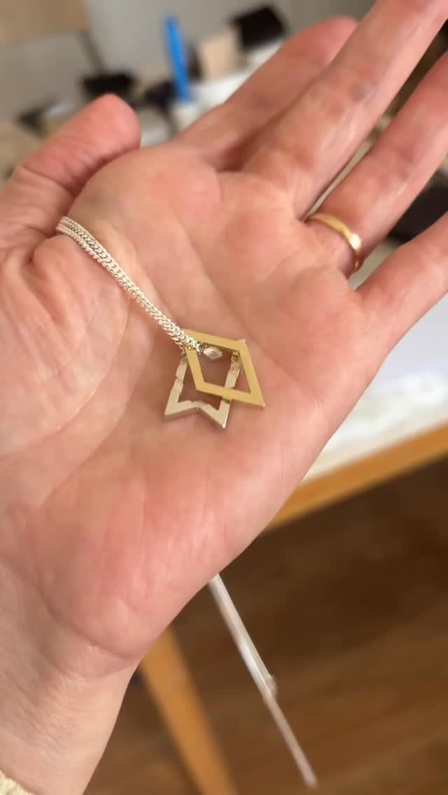 מגן דוד דואט
בוריאציה משולבת מתכות
זהב 14K | כסף 925