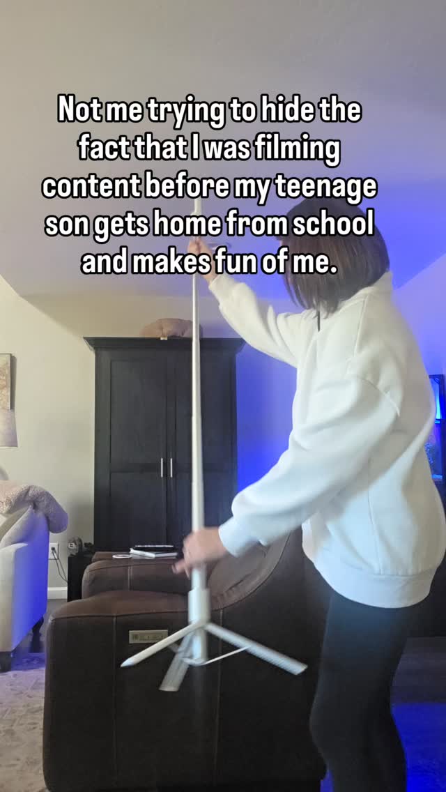 Content creator by day. Embarrassing mom by 3:15.