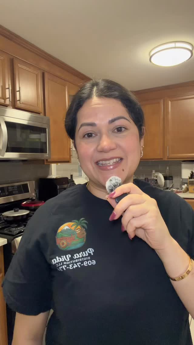 No es solo picante… es sabor con historia 🇨🇷🔥
Cada salsa Le Piquant tiene su personalidad: unas más intensas, otras más tropicales, pero todas con ese toque que solo nosotros entendemos 😏🌶️
Si eres tico en USA, esto te va a dar nostalgia.
Y si eres americano… prepárate para probar algo diferente 👀🔥
¿Te gustan las salsas?
¿Cuál quieres probar primero? 👇 Déjamelo en los comentarios.
Disponible en Estados Unidos 🇺🇸
#PuraVidaFlavor
#ticosenusa #costaricaenusa🇱🇷 #gourmetsauce #spicyfood