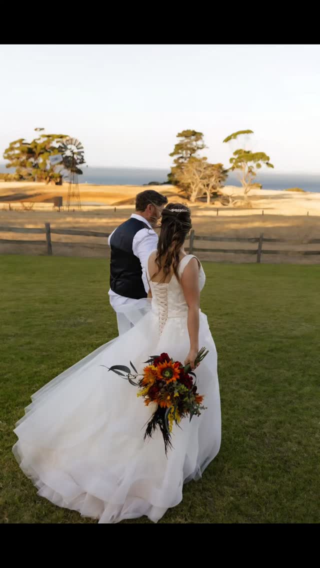 Australian natives paired with autumn-toned sunflowers for the dreamiest country celebration 🤍
Rusty yellows, deep wine hydrangeas, textured wattle and gumnuts brought warmth and texture to this beautiful Melbourne wedding.
From bouquets to ceremony florals and glowing candlelight, every detail felt rich, romantic and perfectly at home in the countryside.
We absolutely adored being part of Bianca and Aiden’s day.
#melbournewedding
#melbournebride
#fauxweddingflowers
#weddingfloristaustralia
#countryweddingaustralia