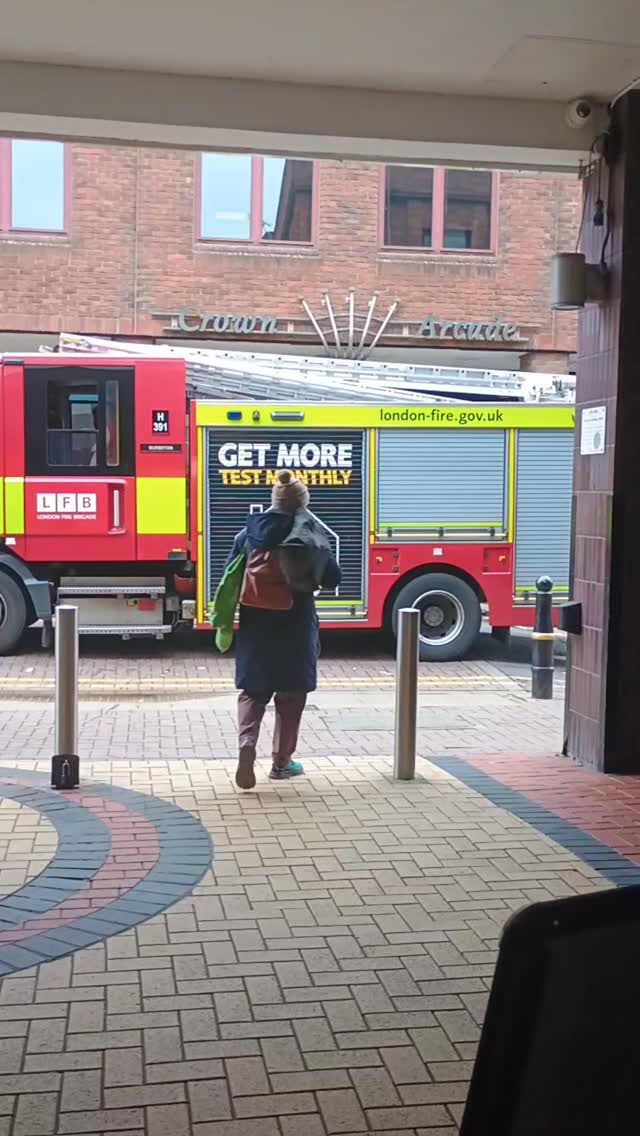 Ah, that’s frustrating—power cuts always seem to happen at the worst time 😅
But at least there’s a small upside: moments like that do bring people outside and make the neighborhood feel more connected.
Hope the electricity comes back quickly. In the meantime, it’s a good excuse for a slow morning—maybe coffee (oh wait no electricity) and conversation with our customers.
Have a cheeky day everyone!