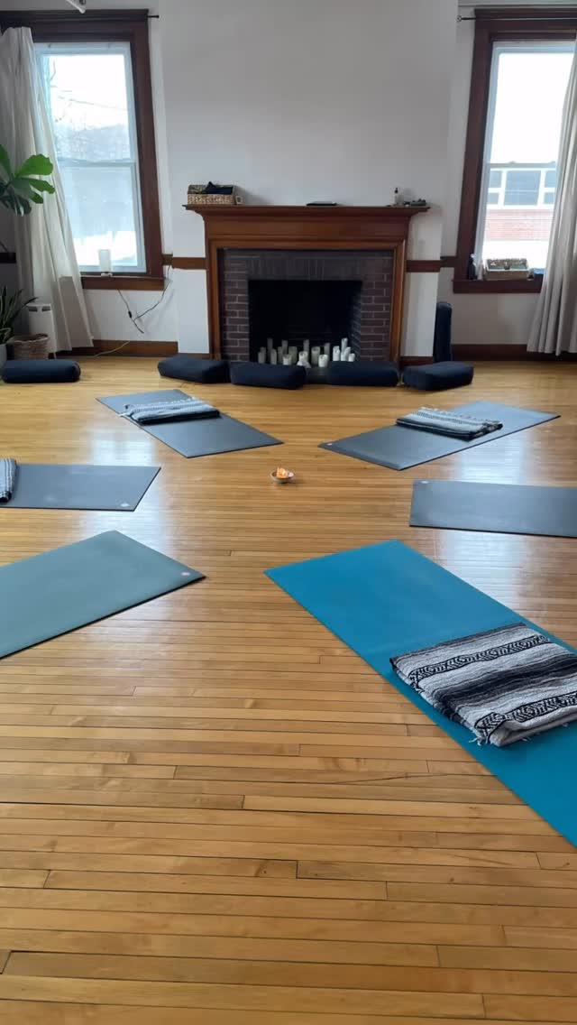 Our sweet new space for the winter Authentic Movement group series at @flow.on.main .
This practice is a space just to be yourself, to come home to yourself in the present moment. And it feels amazing to let your body move and your breath flow.
Different from yoga or expressive dance, you move based only on your intuition-eyes closed and no music. And after, as you speak your experience with intention and discernment, you hear the voice of your deepest truth.
This group series is wrapping up in April. More online and in-person group series coming this fall. Reach out now if you’d like to work together individually.
#dancemovementtherapy #somatictherapy #authenticmovement #contemplativepractice #thedisciplineofauthenticmovement