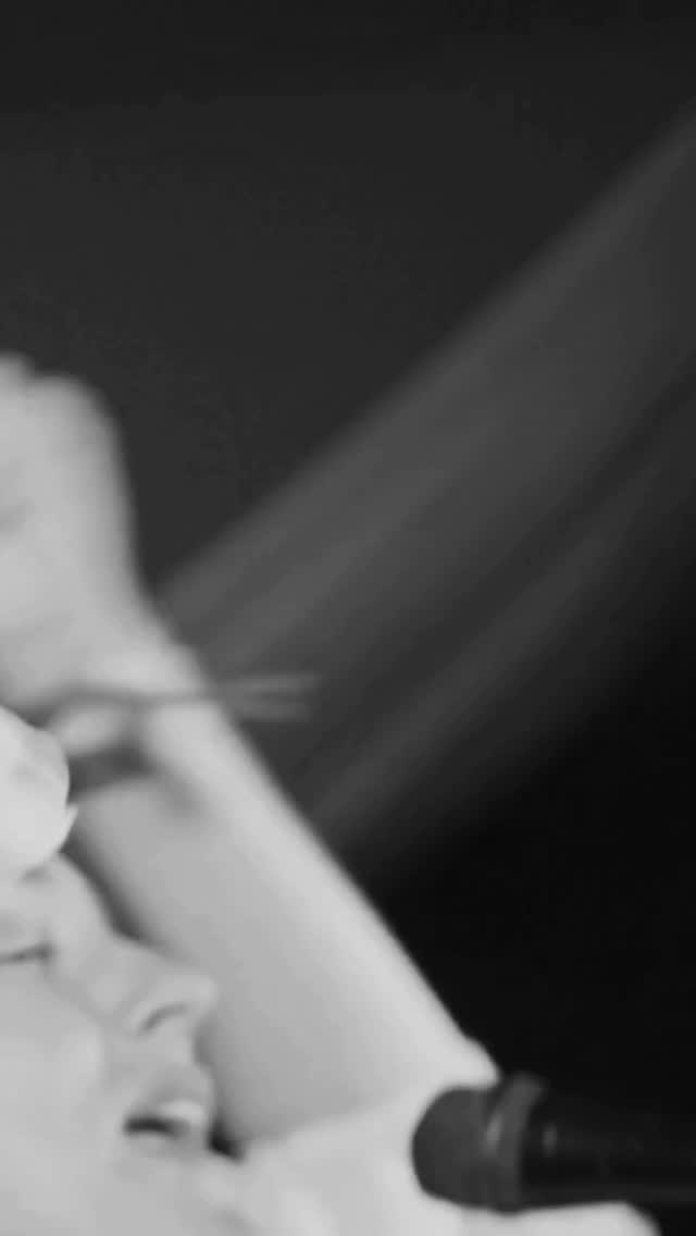 These days friends and good relations around the world are so important and powerful. “Invite tes amis!”
Visuel by @malcomowenflood from @woodstovefestival
#Cigarettesetrosé #Amis #Friends #World