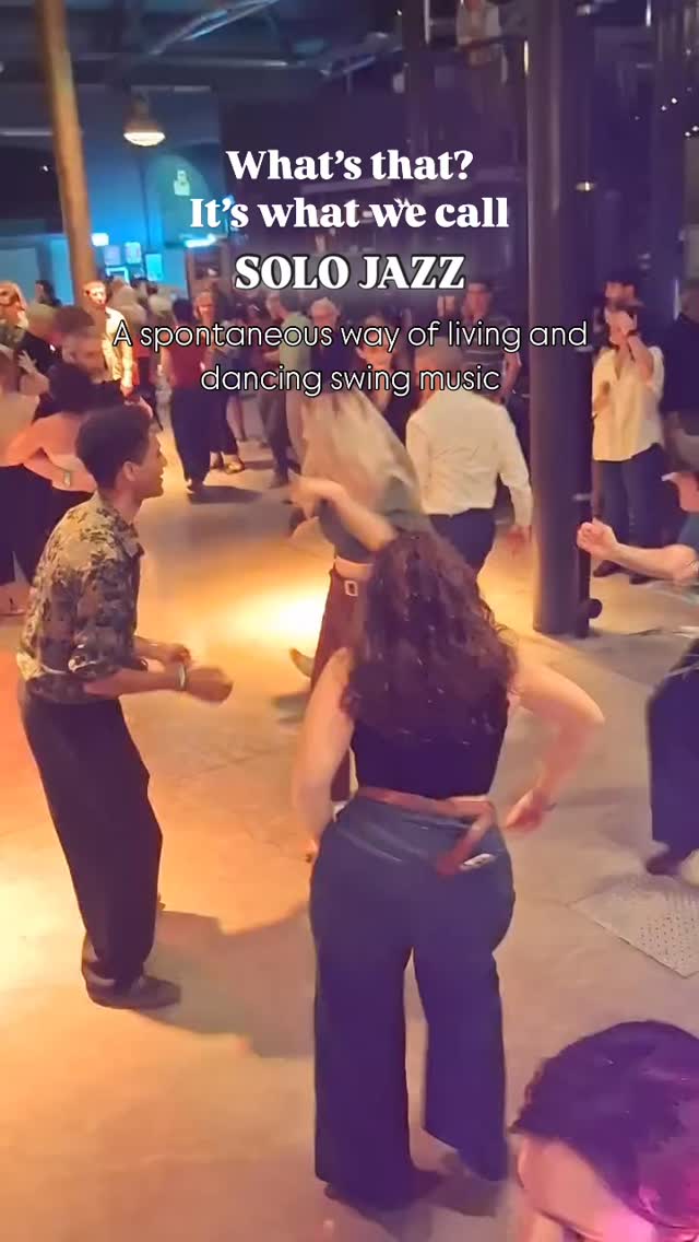 Jam spontanea al #carroinswing
Il Solo Jazz รจ una disciplina โin singoloโ, si รจ vero, ma non vuoldire che dovete ballarlo da soli!
Condividere energia, ritmo e idee รจ la sua parte piรน bella! ๐คฉ ๐
Questa รจ lโ energia che si respira alle nostre serate, vi aspettiamo alla prossima ๐
Per rimanere sintonizzati sui prossimi eventi visitate il sito www.swingsocialclub.it
๐ NEXT โก๏ธ DOM 29 MARZO
๐Milano @carro_social_club
Dancers in video ๐น
@lesterianphilip
@abivaccarithereal
@jack.p.ot
@marci.merighi
@minakshitattoo
@qualcosadivero_
#swingnight #swingdance #milano #swingsunday #swingsocialclub #qdvo #danceparty #solojazz #lindyhop #rhythmandblues