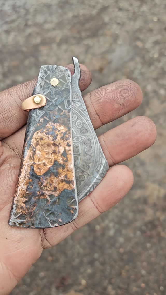 For my last five knives for @canoecopia I wanted to do something a bit different. Something that could be an everyday carry with some artistic flair. May I present the relic pocket cleaver. This was incorporating new and old techniques for me to make a very unique EDC. I will have five of these available next week, if you are nearby Madison WI, you should stop by and check them out!