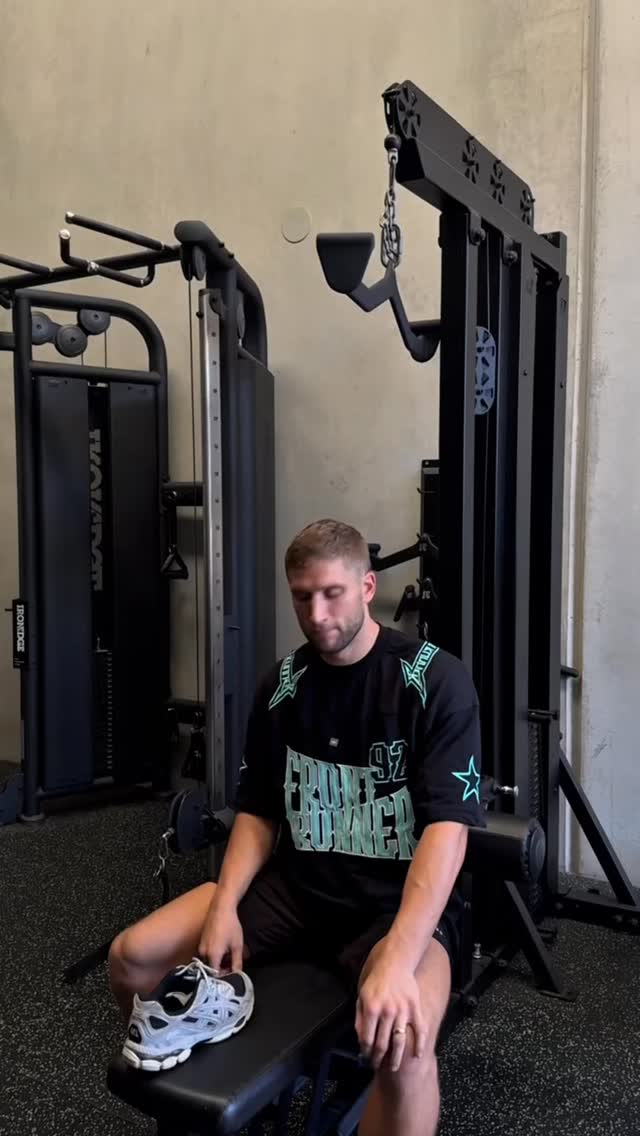 POV: You cut carbs and now your training feels like you’re running through wet cement 🫠
While it can feel tempting to reduce carbs to lost weight, there are a few things to remember:
• Dropping carbs = dropping glycogen + water, which can make the scale drop quickly
• That fast 2–3kg loss is rarely pure body fat
• Carbs are your body’s preferred fuel source for high intensity training
• Less carbs = lower intensity, earlier fatigue, slower recovery
For a lot of active people, keeping carbs IN can actually make fat loss easier, because you can train harder, maintain muscle, and recover properly.
Cutting carbs might make the scale move quickly. But fuelling properly makes performance move.
If your sessions have felt harder than usual lately, this might be your sign 🍌🥯🍚
Send this to someone who thinks carbs are the enemy.