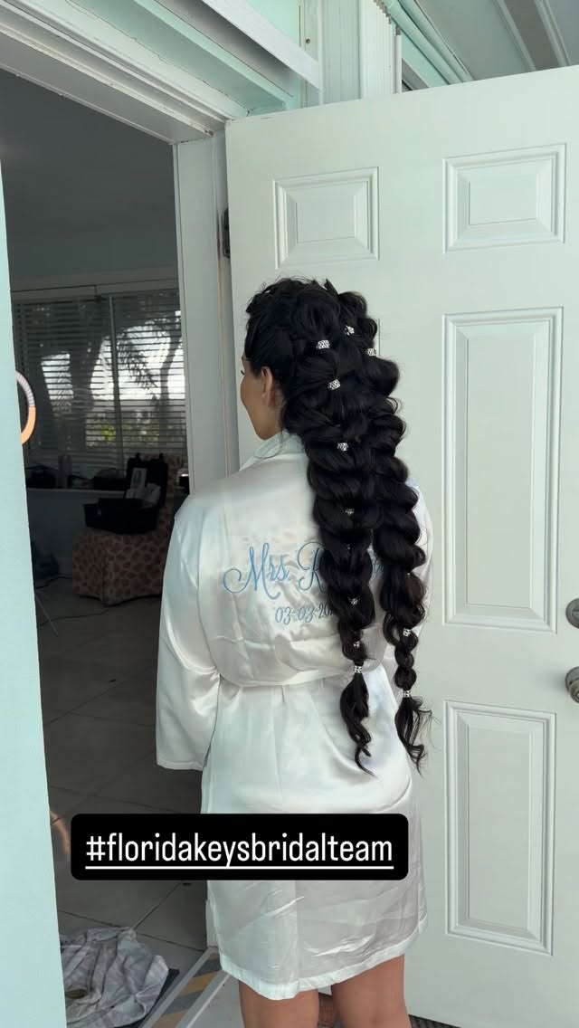 I had the honor to create Maya Pyskaty hair and makeup for her wedding on March 3.
You may have seen Maya Pyskaty when she made her television debut in the fifth season of the History Channel reality TV show Ice Road Truckers. This diehard truck driver proved she loved the challenge while navigating through the dangerous, icy roads of Alaska. #floridakeysbridalteam
#IceRoadTruckers
#IceRoad
#TruckersLife