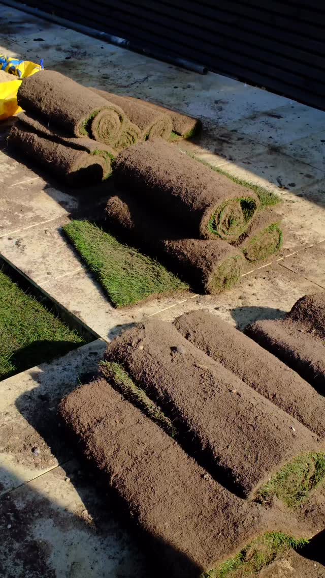 Fresh turf going down at our Windsor project today. Good preparation beneath the surface always makes the difference and with the weather on our side it couldn’t be a better day to finish the garden.
SOHO Developments | High-end builds & Refurbishments