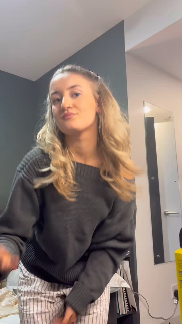 Get ready with our trumpet player for the gig at the Louis Marchesi 🎺✨
#offbeatcollective #getreadywithme #grwm #newband #reggaeband #reggaevibes #rootsreggae #ska #norwichmusic #gignight