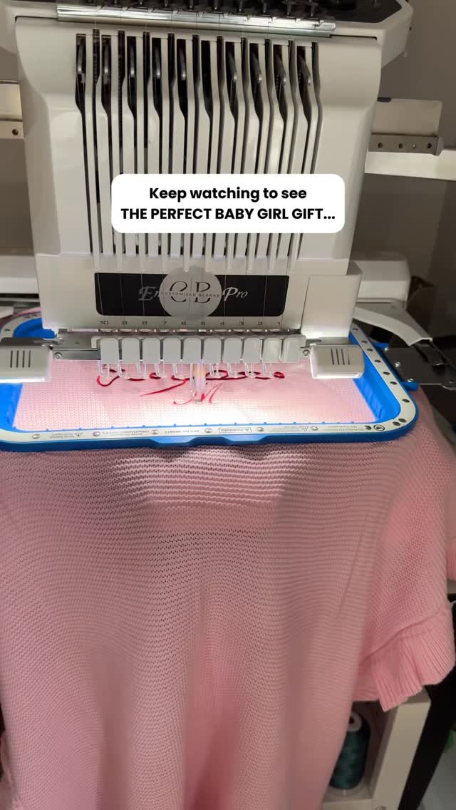 There’s just something so special about matching your little one’s romper with their blanket… especially in our signature Arabic calligraphy. Soft, luxe, and made to be kept forever 🥹✨
•
•
•
#babygirlgift #girlgift #babygift #babyblanket #babyoutfit