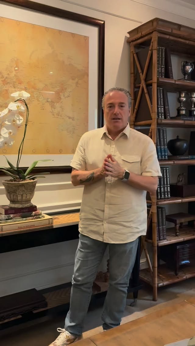 PARTE 1
A África do Sul é um lugar incrível para ir em família. Além de uma imersão na natureza e na cultura local, é um destino com alta gastronomia, excelentes hospedagens e repleto de atividades.
Foi a oportunidade perfeita que encontramos para que a nossa filha de 12 anos experimentasse uma viagem longe de compras e das grandes cidades.
Mesmo em meio à tempestade, pudemos aproveitar totalmente tudo o que os lodges tinham a oferecer, e com atenção redobrada. Nossa experiência no Sabi Sabi foi excelente e especialmente diante da crise pudemos perceber o quão impecável é o serviço nos lodges.
É uma viagem muito especial e ótima para se desconectar das redes e se reconectar com o que realmente importa.
@sabisabireserve
@hiphotels
We are member of @ttwlab