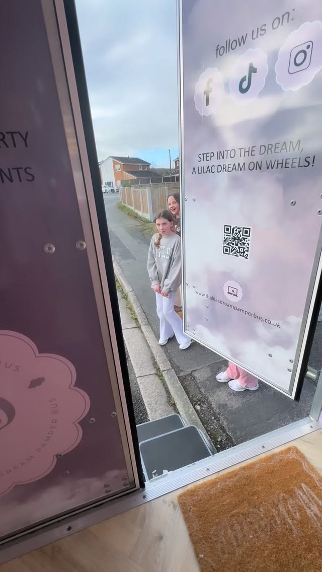 F E L I C I T Y ๐ T U R N S ๐ E L E V E N ๐ this party was such a cool vibe, we absolutely loved itโฆ not just the little ones love the pamper busโฆ the older ones love it just as muchโฆ thankyou Felicity for sharing your day with us ๐ @b6n_au #mobilepamperparty #birthdayparty #wales #explore #kidspamperparty