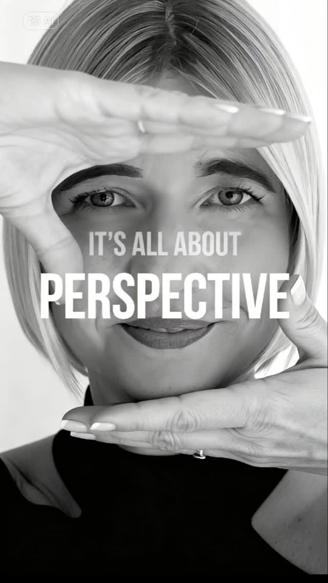 "Ich könnte das alles selbst buchen …“
Diesen Satz habe ich schon öfters gehört.
Und ja – technisch ist heute alles selbst buchbar.
Aber gerade jetzt zeigt sich, was wirklich zählt.
In Zeiten globaler Unsicherheit, wie wir sie aktuell durch die Ereignisse im Nahen Osten erleben, geht es nicht nur um den besten Preis oder die schönste Unterkunft.
Es geht um Sicherheit.
Um aktuelle Informationen.
Um klare Einschätzungen.
Und vor allem um einen persönlichen Ansprechpartner, der erreichbar ist, wenn sich Situationen ändern.
Viele verbringen Stunden damit, Portale zu vergleichen.
Meine Kundinnen und Kunden verbringen ihre Zeit lieber mit Vorfreude – weil sie wissen, dass ich mich kümmere.
Reisen bedeutet Vertrauen.
Und Vertrauen entsteht nicht durch Algorithmen, sondern durch Erfahrung, Verantwortung und persönliche Begleitung.
Gerade jetzt.
🤍 Für sichere Planung.
🤍 Für ehrliche Beratung.
🤍 Für Reisen mit einem guten Gefühl.
#Reiseberatung #SicherReisen #PersönlicheBeratung #Reiseplanung #Vertrauen Reiseprofi MitSicherheitReisen