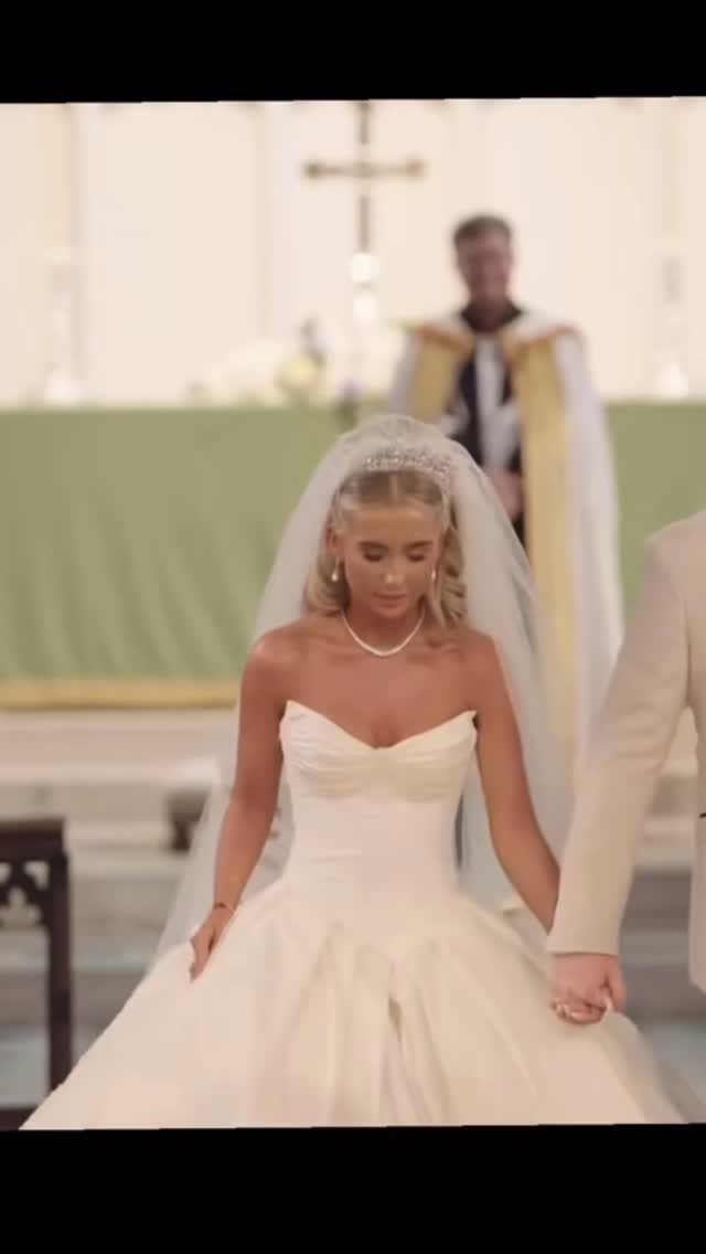 Our beautiful bride PRISCILLA 😍✨ an absolute princess!
It was a pleasure to make her dream dress come to life ❤️
#weddingdress #bespokeweddingdress #bespokedesign