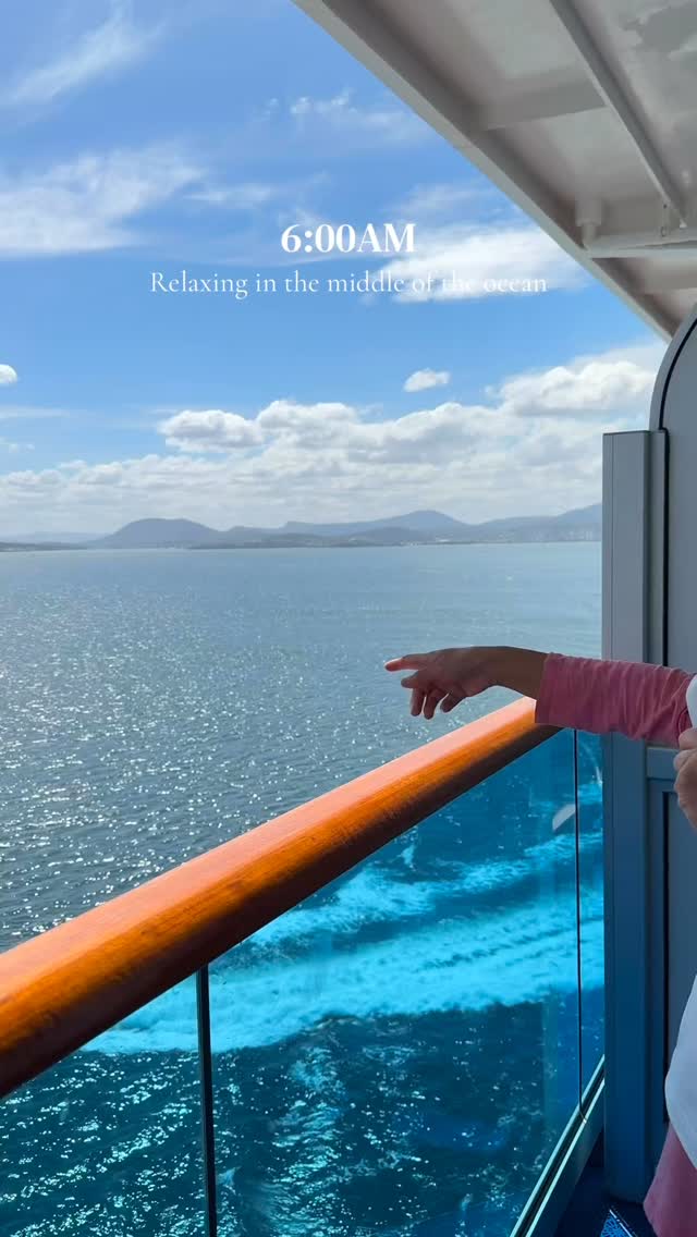 Straight back to the grind 🫡 I didn’t paint at all for the week but then I painted the fastest I’ve ever achieved!
Would recommend cruising for fellow workaholics who feel guilty for resting and flirt with burnout all the time. It’s been so long since I’ve curled up with a paper book and fully relaxed. 🌊📖✨
Venue: @gunnersbarracks
Cruise: @carnivalcruiselineau (hit me up if you ever need a live illustrator 😜)