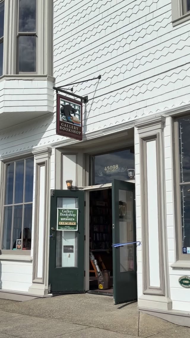 There’s something special about a cookbook signing in a small coastal town. 📚
Meet Chef Julian Lopez & Margaret Fox
Tuesday, March 10 · 6pm
📍@gallerybookshop in Mendocino
Neighbors, stories, and a little Beaujolais history. ✨
#CookBook #BookSigning #ShopLocal #BookStore #Mendocino
