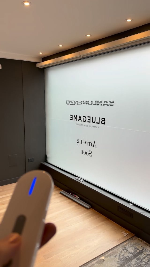 Venetian blinds bringing that perfect balance of light, privacy, and style to this living space. Sleek lines, smooth control, and a finish that works with any interior. Simple, modern, and made to last.
#VenetianBlinds #LivingSpaceDesign #HomeInteriorsUK #ModernLiving #BlindsAndShutters MadeToMeasureBlinds InteriorInspo HomeStyleUK WindowBlinds HomeRenovation IsleworthHomes ContemporaryLiving InteriorDecorIdeas LightControl DesignDetails