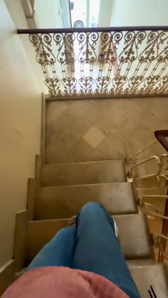 Spend a day in Florence with Natalie, one of our Global Leadership Program students, as she balances classes, coffee breaks, and time exploring the city.
ㅤ
When you study abroad, every day has something new to discover! 🇮🇹❤️
ㅤ
#lifeinflorence #studyabroadflorence