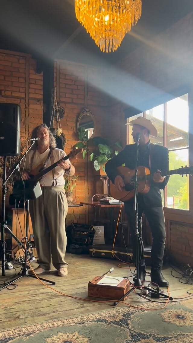 Soundcheck sounding pretty damn fabulous right now with @paperjanemusic warming up in the wineroom. We’ve been looking forward to this one for ages.
Grab a vino and head on down. 1.30-3.30pm
#supportlocalmusicians #liveoriginalmusic #trentham3458