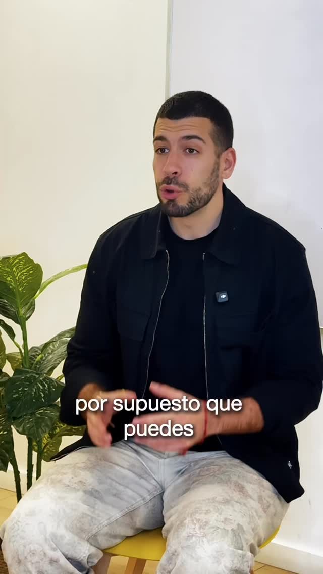 ¿Puedes perder talento? Por supuesto, y sin que nadie haga nada. El Talento puede quedar obsoleto.
La Obscolescencia del Talento es un proceso por el que podemos perder dominio, capacidad e influencia por anclarnos en lo que ya hacemos y sabemos.
Y lo tenemos en nuestro día a día:
- Nuevas tecnologías
- Nuevas profesiones
- Nuevas necesidades
Si no nos movemos al ritmo del mundo, éste nos pasará por encima. Y este movimiento genera mucha resistencia y emociones de impotencia, porque sentimos que tenemos que “abandonar” algo nuestro.
Pero la clave no es adaptarme y dejar la propia esencia; sino en ser estratega. Saber cómo hacer evolucionar lo que tienes, para darle lugar en los futuros.
Este es un fragmento del pasado taller. Para el del futuro, ya hay plazas.
#psicologia #talento #psicologiadeltalento #liderazgo