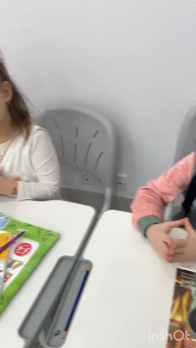 Сьогодні з дітками ми працювали над темою «Транспорт» 🚗✈️🚂
🔹 Малята дізналися про різні види транспорту: наземний, повітряний та водний. 🔹 Вчилися розрізняти та називати транспортні засоби (машина, автобус, поїзд, літак, корабель тощо). 🔹 Говорили про правила безпечної поведінки на дорозі.
Також ми продовжували розвивати мовлення: 🔸 Робили звуковий аналіз слів – визначали перший та останній звук у словах, ділили слова на склади, вчилися чути та розрізняти звуки.
І трішки математики 😊 🔹 Закріплювали лічбу в межах вивченого матеріалу. 🔹 Лічили предмети та навіть смайлики 😀😀😀, порівнювали кількість (більше – менше – порівну).
Було приємно з вами сьогодні працювати!
#підготовкадошколикиїв #logoped4u #підготовкадошколиоболонь #підготовкадошколиГолосієво