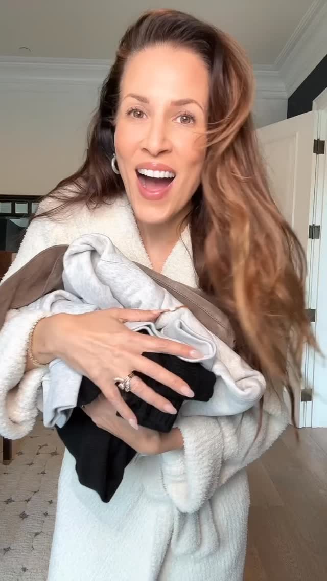 Lovelies, receive 10% off with my code: INFG-26KATEPERISSTYLIST10 ( for new customers only) #I am giving my Stylist Seal of approval for quality, cool and affordablity my babes! High Quality Fashion essentials that every woman needs in her closet, starts with Quince! Whether your style is edgy or more classic, Quince offers core pieces that are modern and suited for any style. Thank you so much Quince, proud to be a partner and customer! ❤️❤️ #Quincepartner #styleadvice #springoutfitinspo #Quince fashionover50 @onequince